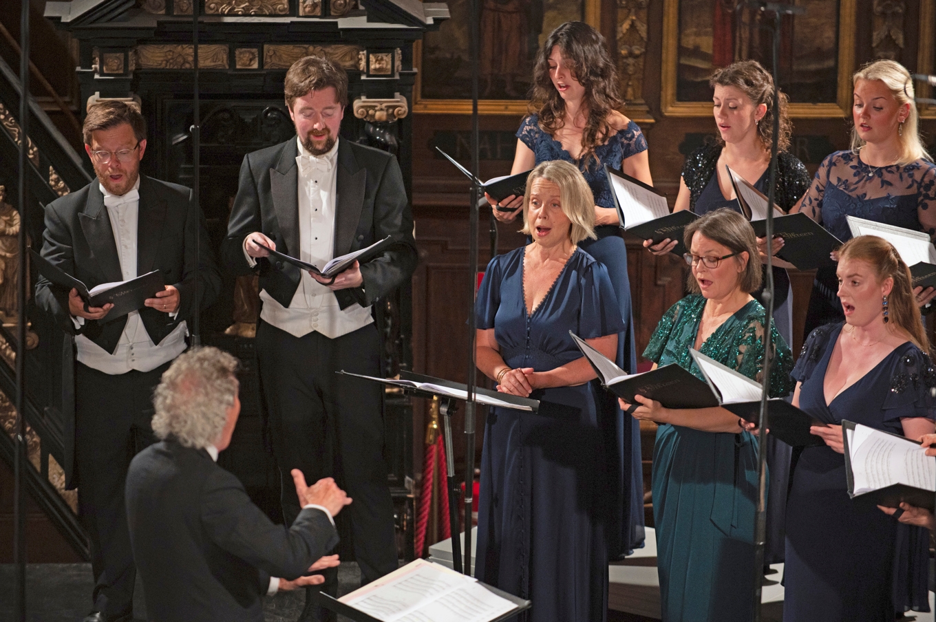 Den brittiska vokalensemblen The Sixteen under ledning av Harry Christophers vid konserten i Tyska kyrkan i Gamla stan. Foto: Pablo Palmieri