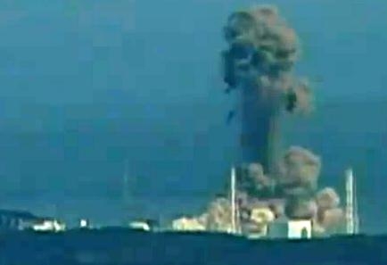 Här exploderar den tredje reaktorn vid Fukushima No.1-anläggningen den 14 mars. (Bild HO/NHK / AFP)
