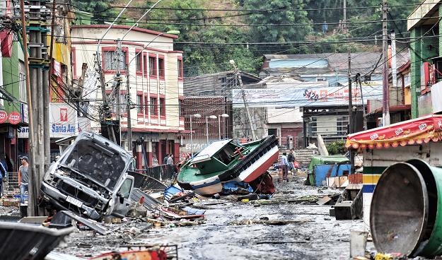Den stora jordbävningen utanför Chiles kust har fört med sig stor ödeläggelse i landet. En ny rapport visar att flera städer har förflyttats flera meter. (Foto: Martin Bernetti/ AFP)