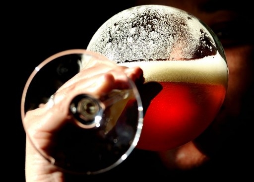 Finlands social-och hälsoministerium föreslår en höjning skatt och ökad kontroll på försäljning av alkohol, för att minska på konsumtionen. (Foto: Philippe Huguen/ AFP)