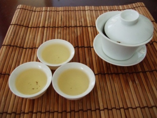 Brygga te i en gaiwan (tekanna). (Foto: Peter Valk)
