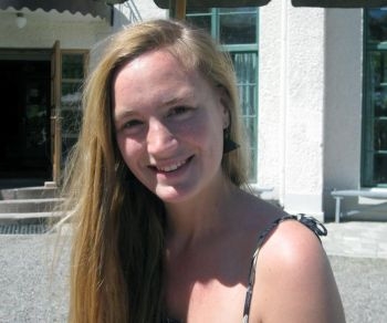 Sandra Kinnaman Nordström, 25 år, student, Stockholm, Sverige. <p> Jag märkte inte något när krisen slog till förra vintern, men jag blev av med min vikarietjänst. Jag har inte märkt att man gjort något åt krisen i Sverige.
