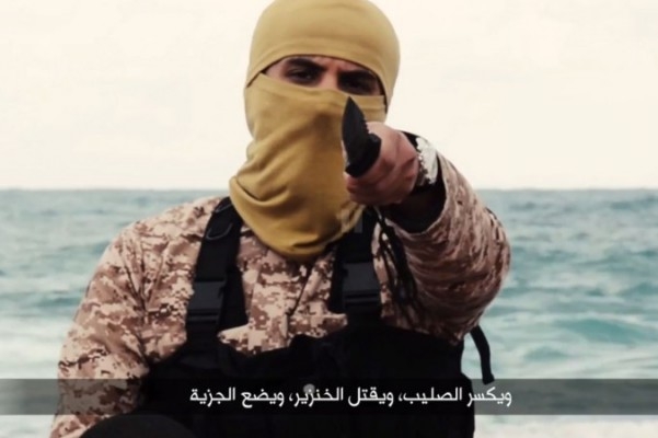 Gestikulerande IS-soldat. (Epoch Times/YouTube skärmdump från vad som anses vara IS:s video)
