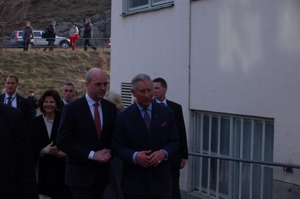 Prins Charles och Fredrik Reinfeldt på väg till Fryshuset den 22 mars 2012. (Foto: Anne Hakosalo, Epoch Times Sverige)
