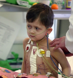 Många barn i Tjernobylområdet föds med ett tidigare okänt hjärtfel kallat Tjernobylhjärta. (Foto: (c) Chernobyl Children´s Project International)
