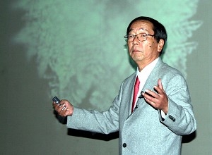 Dr Masaru Emoto vid seminariet ”Tankar om vatten” i Wellington, Nya Zealand. (Foto: Chris Thomas/Epoch Times)