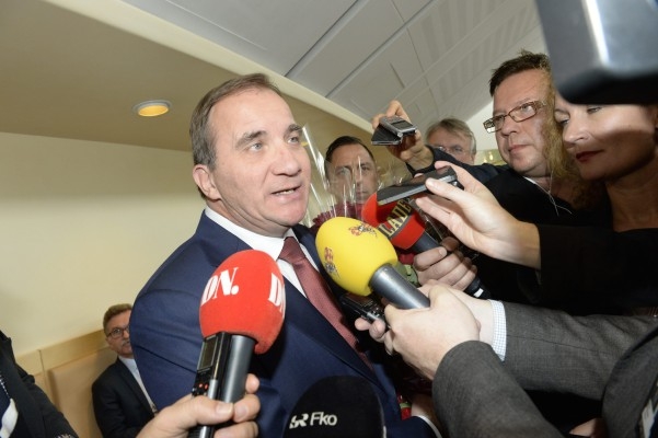 Stefan Löfven pratar med journalister torsdagen den 2 oktober 2014, strax efter att han hade blivit vald till Sveriges nye statsminister. (Foto: Jonas Ekstromer/AFP/Getty Images)