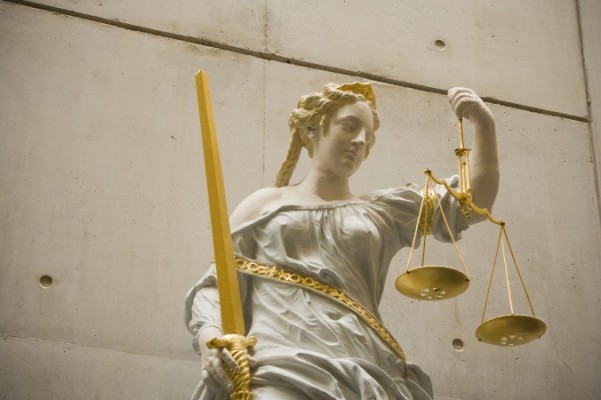 ”Folk verkar inte ha en aning om hur partiska de är. Vare sig beslutsfattare är bra eller dåliga tycker alla att de är mindre partiska än sina jämlikar”, säger Carey Morewedge. (Foto: 100pk/iStock)