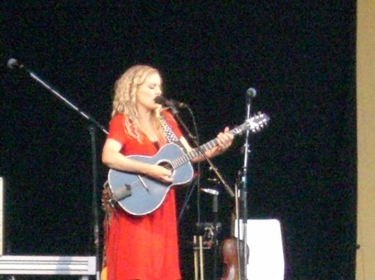 Vissångerskan Sofia Karlsson är på turné och spelar runt om i Sverige i sommar. (Foto: Maria Hellström, Epoch Times.)