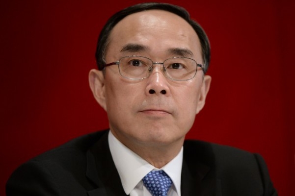 Ordföranden och vd:n för China Unicom, Chang Xiaobing, talar på en presskonferens i Hongkong den 8 augusti 2013. Företaget påstås kunna spionera på sina användare, enligt en kinesisk säkerhetswebbplats. (Foto: Dale de la Rey/AFP/Getty Images)