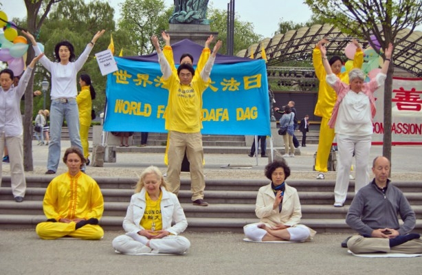 Visning av övningar i Kungsträdgården den 13 maj. <p> (Foto: Emil Almberg/Epoch Times)
