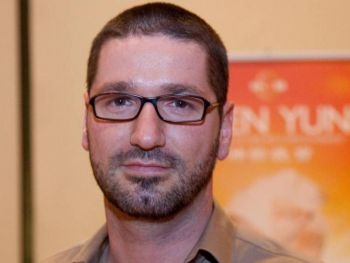 Martin Kochmanowitsch, chef för ett evenemangsföretag njöt av Shen Yun´s föreställning.
