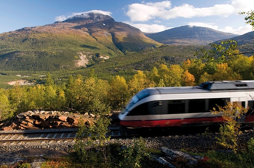 Tåg vid Lønsdal, Norge. (Foto: NSB)