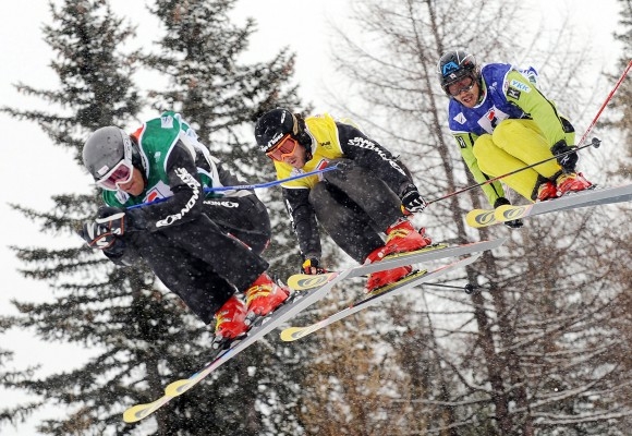 Sporter som skidåkning, rugby och tennis gör oss mottagliga för skador speciellt på knäna. Glukosamin sulfat förbättrar ledernas hälsa och kan motverka behovet av operation. (Foto:Alberto Pizzoli/AFP)