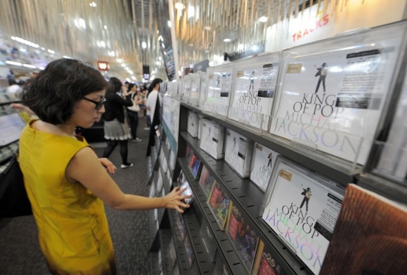 Svenskarna köper mer musik legalt, sedan 2002 (Foto: AFP/Park Ji-Hwan)
