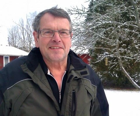 Per Svensson, 62, svetsare, Aneby, Sverige. <p> Ja, definitivt! Det ska inte finnas någon tolerans mellan alkohol och bilkörning. Det hör inte ihop alls. Man ska inte köra när man är onykter. <p> Jag kan ge ett exempel: När jag gjorde lumpen gjorde vi ett test. Vi kontrollerade alkoholhalten i blodet. När jag hade 0,5 kunde jag knappast sitta i bilen. Jag var väldigt full med 0,5 promille i blodet! I Sverige har vi en toleransnivå på 0,2 men jag tycker att det borde vara noll, i några nordliga länder har de till och med 0,5.  
