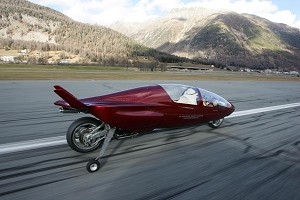 En korsning mellan ett jetplan och en supermotorcykel. Acabion GTBO kan med sin speciella design vara ett fordon för framtiden. (Foto: Acabion)