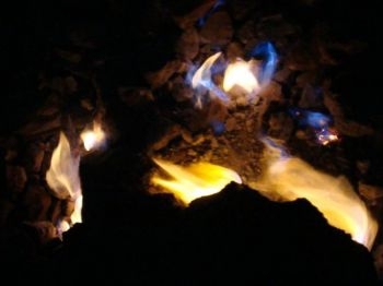En mystisk eld har brunnit i över en månad i länet Tongxin i Guizhouprovinsen. (Epoch Times)