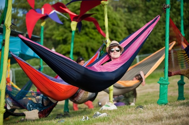 Det är lättare att somna i en långsamt gungande hammock, visar en studie som gjorts på universitetet i Genève. (Foto: Leon Neal/AFP) 