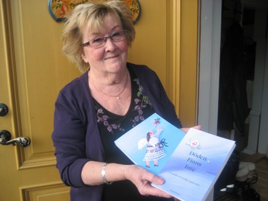 Karin Eklund i Hillsta i Gästrikland är aktuell med en ny bok”Andevärlden”. – Jag tror att det är min livsuppgift att berätta om andevärlden och det inte finns någon död, säger Karin Eklund. (Foton: Susanne Larsson, Epoch Times)
