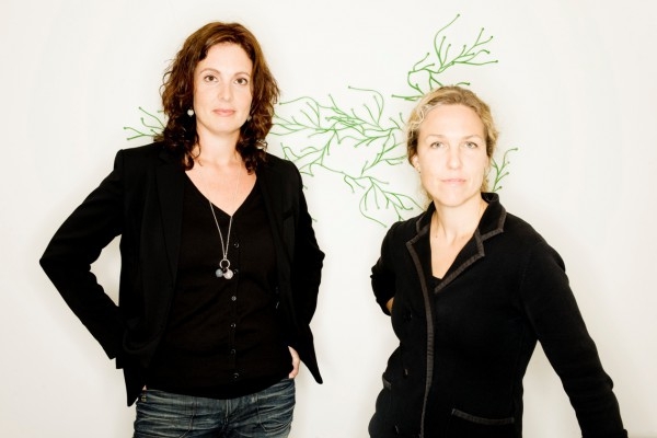 Festivalens VD Åsa Bernlo (t.h) och konstnärlige ledare Marit Kapla och alla andra medarbetare ger oss filmintresserade av icke kommersiell film åter en festival i hjärtat av Göteborg. (Foto: Filmfestivalens pressbild) 
