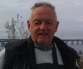 Bengt, Sjörin, 70, pensionerad FN soldat, Malmö, Sverige.<p> Jag tror att världen behöver mer goda saker. Det är därför som jag önskar någon slags stor maskin, ett stort laser vapen som kan förstöra alla vapen i vår värld och efter det förstöra sig själv.
