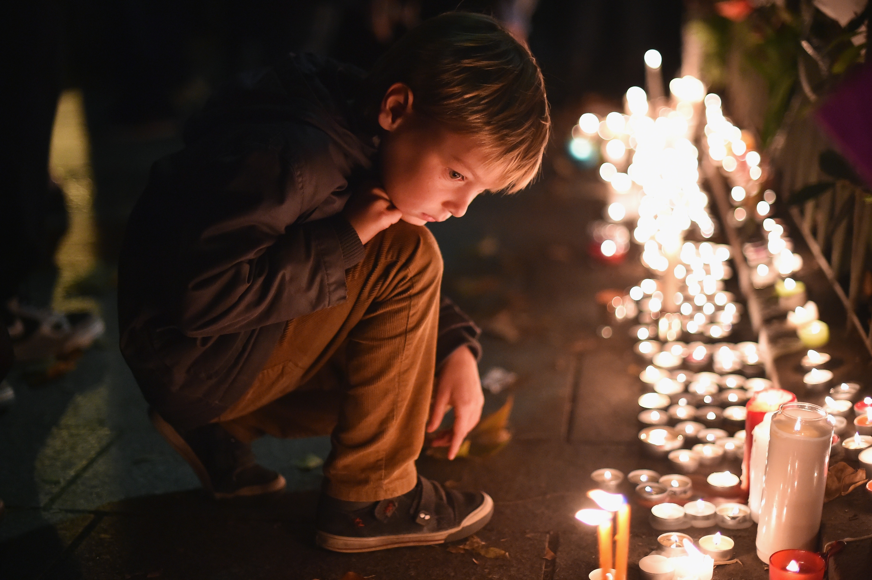 Terroristattacken mot Paris kom som en chock för hela Europa. Nu varnar experter för möjligheten att IS skulle kunna använda kemiska och biologiska vapen i en eventuell framtida attack. (Foto: Jeff J Mitchell /Getty Image)