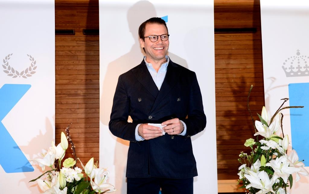 En glad prins Daniel kunde på torsdagskvällen meddela prinsens födelse. (Foto: Henrik Montgomery / TT)