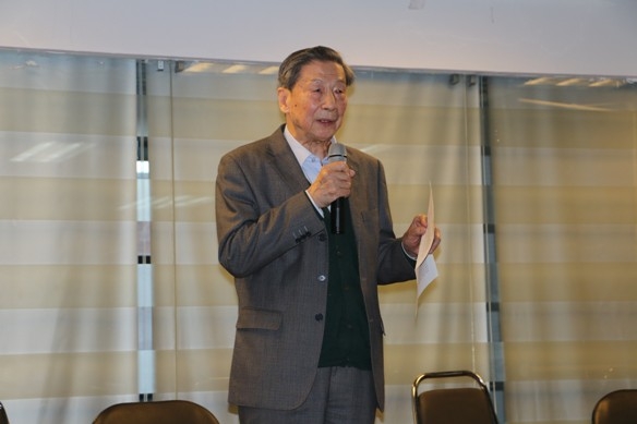 Den kinesiske ekonomen Mao Yushi talar i Peking, 9 januari 2015.  (Foto: Skärmdump/unirule.org.cn)
