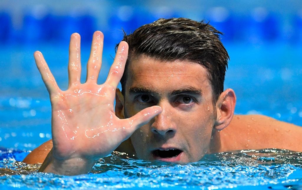 Michael Phelps efter vinsten på 200 meter fjärilssim. (Foto: Mark J. Terrill/AP/TT)