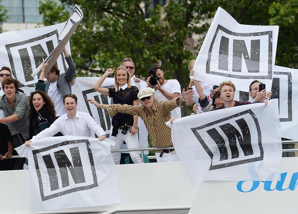 Irländske sångaren Bob Geldolf med flera deltar i en demonstration för EU. (Foto: Stefen Rosseau/AP/TT)