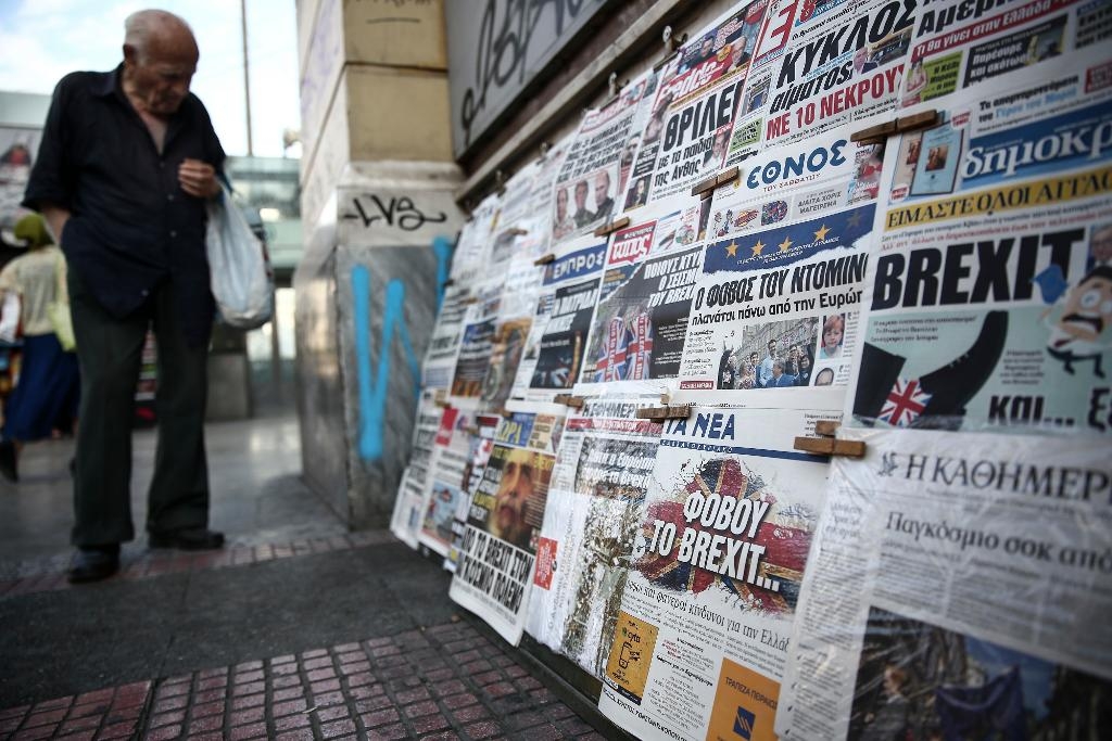 Resultatet från den brittiska folkomröstningen utlöste chockvågor över hela Europa. Även i grekiska tidningar var brexit en stor nyhet.
(Foto: Yorgos Karahalis/AP/TT)