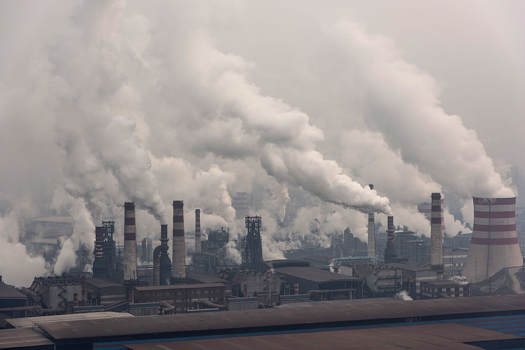 Qian'ans stälverk i Tangshan i Kina.  Kinas väg från socialism till kapitalism har varit den sämsta av de tre olika vägar som ekonomen och sociologen Cheng Xiaonong kunnat urskilja bland världens länder.  (Foto: Xiaolu Chu/Getty Images)