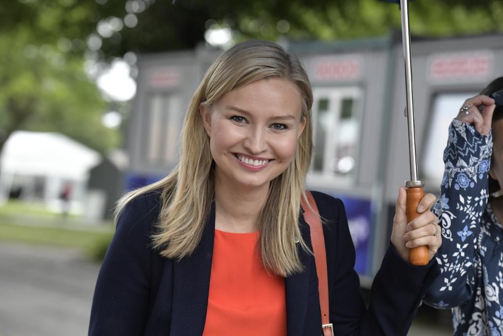 Kristdemokraternas partiledare Ebba Busch Thor vill att den som får socialbidrag ska jobba oavlönat 20 timmar i veckan för att få sina pengar. (Foto: Janerik Henriksson/TT)