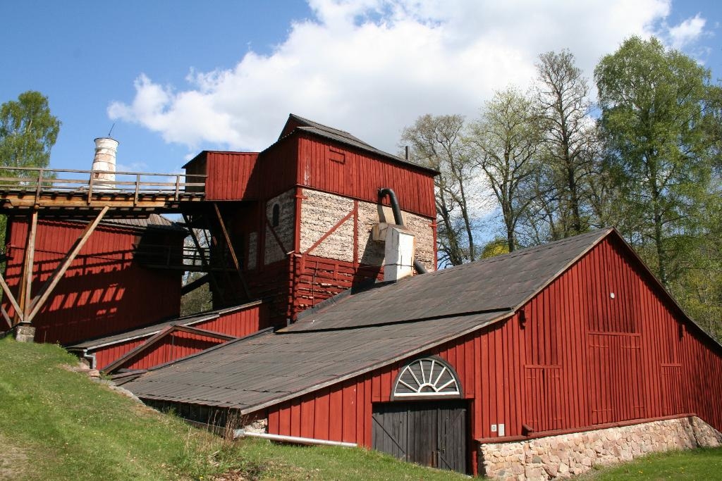 Mulltimmerhyttan vid Engelsbergs bruk är den bäst bevarade som finns i Sverige. Den består av en rostugn och en masugn. (Pressbild: Raija Edvinson)