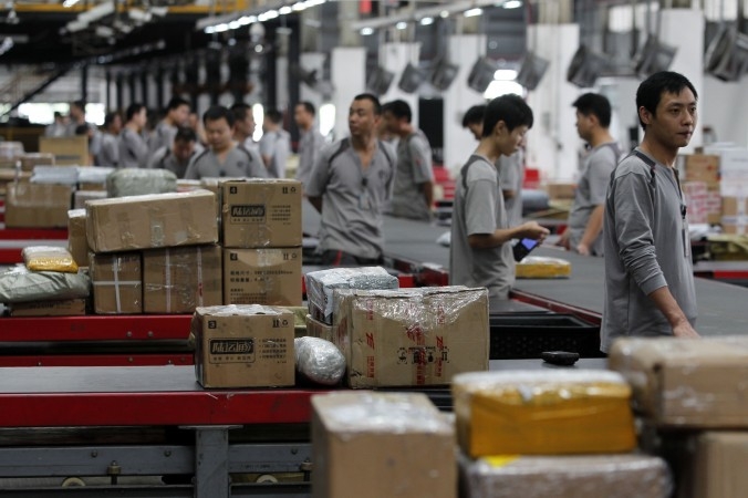 Under 2016 har privata företag i Kina upphört att investera för en framtida expansion. Bilden från en paketeringscentral i Shenzhen i slutet av 2013. (Foto: ChinaFotoPress /ChinaFotoPress via Getty Images)