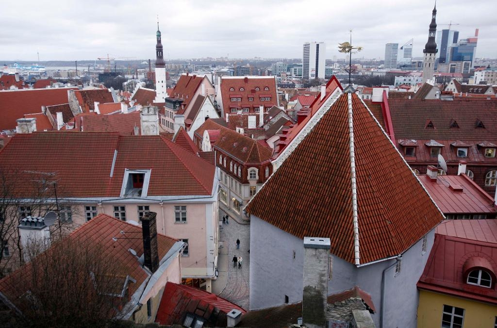Gamla stan i Estlands huvudstad Tallinn. Idag gör det estniska parlamentet ett nytt försök att välja president. (Foto: John Mcconnico /AP/TT)