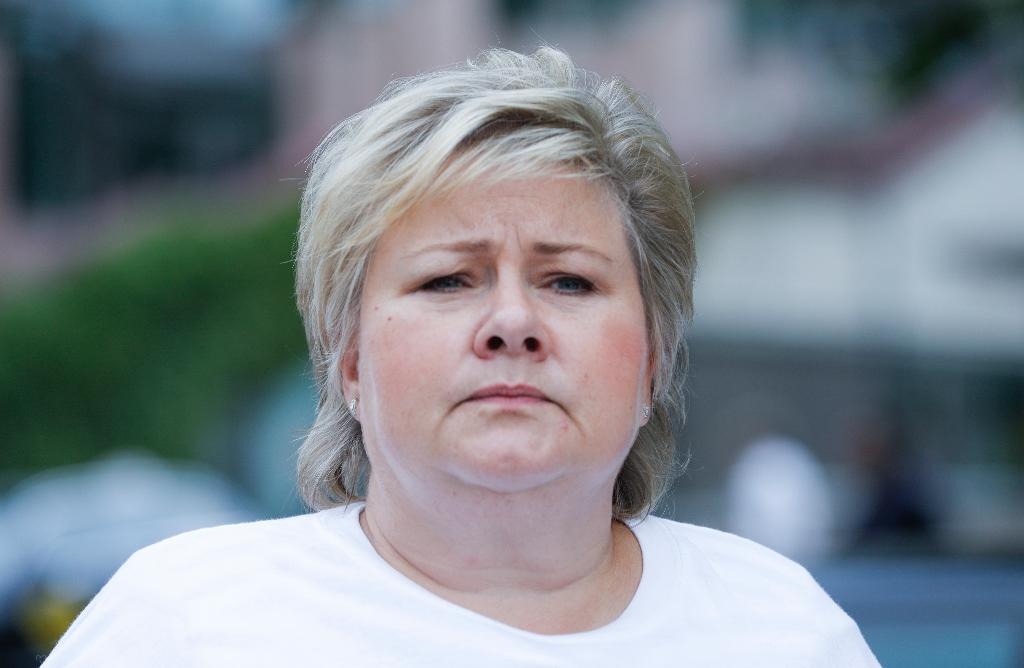 Nej, Finland får inte vår fjälltopp i jubileumsgåva, meddelar statsminister Erna Solberg. Arkivbild. (Foto: Terje Pedersen/AP/TT)