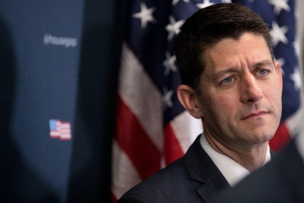 Representanthusets talman och partikollegan Paul Ryan är kritisk mot Trumps uttalande i den läckta videon. (Foto: Andrew Harnik/AP/TT)