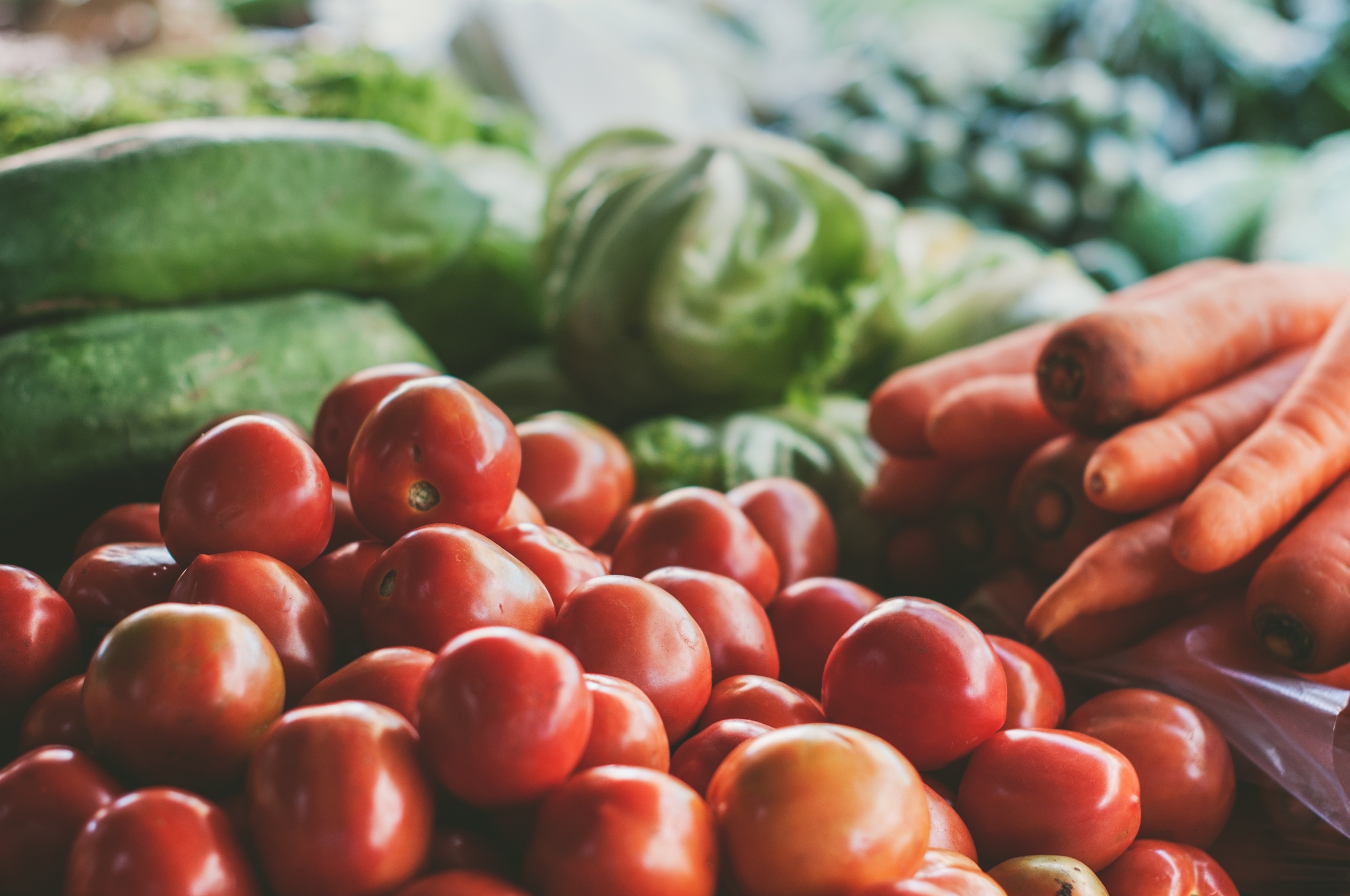 Livsmedelsverket följer med i den allmänna trenden och förespråkar mindre kött i förskolans måltider. (Foto: Sven Scheurermeirer/Unsplash)