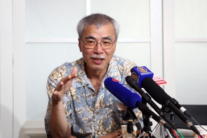 Politiske kommentatorn Joseph Lian tror att Hongkongs ledare Leung Chun-ying gräver sin egen grav genom sitt agerande mot de självständighetsivrande politikerna i Hongkong. Foto: Choi Man-man/Epoch Times)