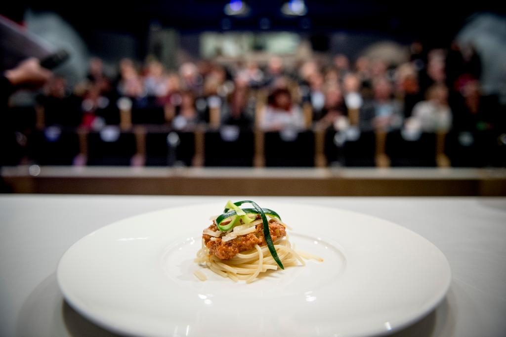 Spaghetti Bolognese med färs baserad på mjölmask. (Foto: Pavel Houbek)