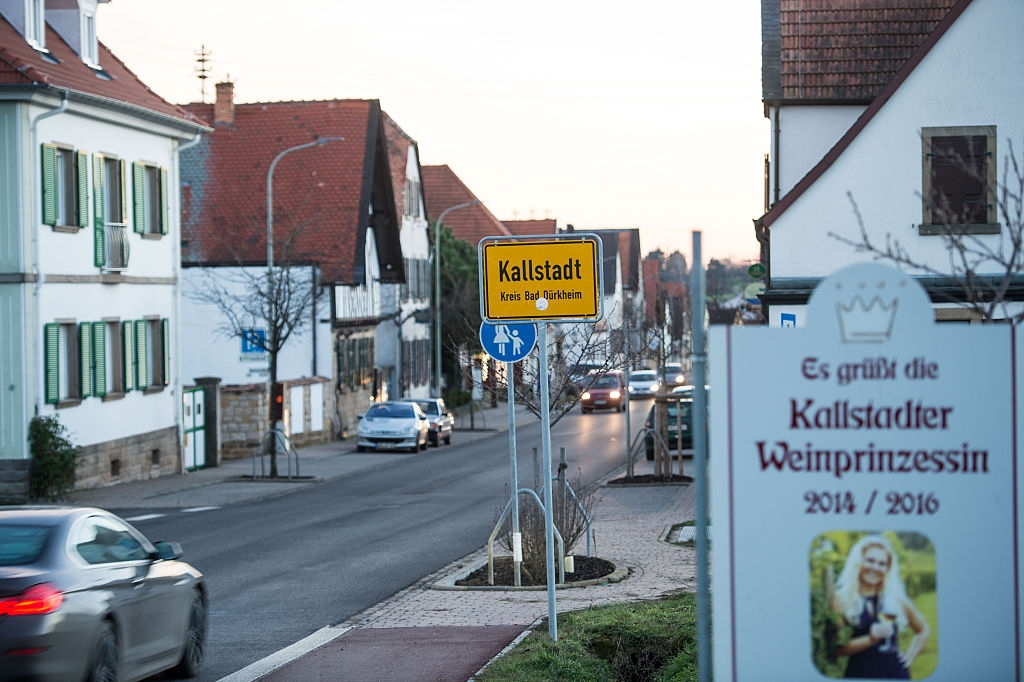 Donald Trumps farfar växte upp i staden Kallstadt i tyska Bayern innan han emigrerade till USA år 1885. När han sedan ville återvända till hemlandet blev han nekad av de tyska myndigheterna. (Foto: Thomas Lohnes/Getty Images)
