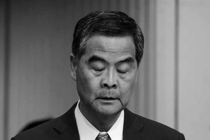 Hongkongs chief executive Leung Chun-ying under en presskonferens i juni 2016. Enligt en källa som Epoch Times talat med kommer regimen i Peking inte att stödja att Leung väljs om i valet i mars nästa år. (Anthony Wallace/AFP/Getty Images)
