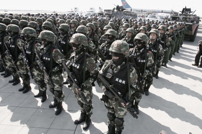 Folkets beväpnade polis övar i Guangzhou, 2005. (Foto: China Photo/Getty Images)