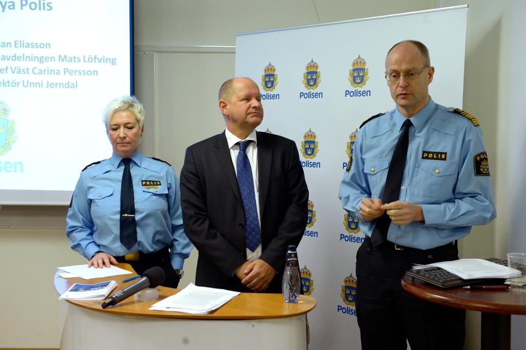 Biträdande regionpolischef i Väst, Carina Persson, rikspolischef Dan Eliasson och chefen för Nationella operativa avdelningen och ställföreträdande rikspolischefen Mats Löfving presenterade den nya polisorganisationen som trädde i kraft i början av 2015. Arkivbild.
(Janerik Henriksson / TT)
