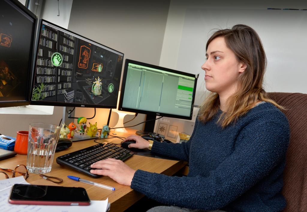 Spelutvecklaren Maria Norkvist, 3D-artist, bygger spelmiljöer och tycker att hon har drömjobbet. Hon vill jobba kvar på spelstudion också i framtiden. (Foto: Jonas Ekströmer/TT)