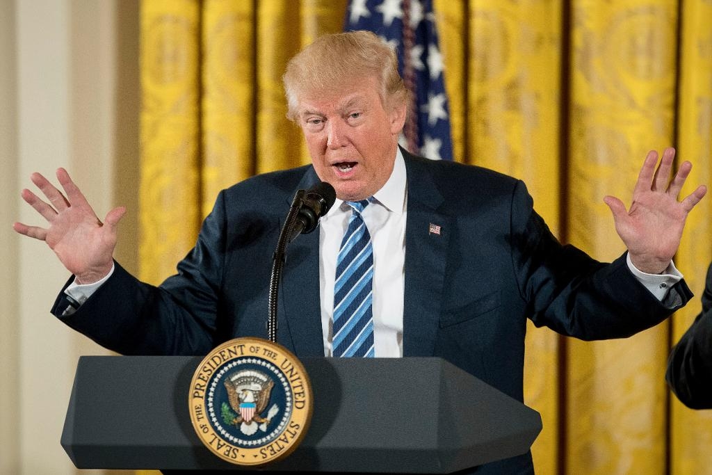 Facebookinlägget där en småländsk lokalpolitiker undrade om inte någon kunde skjuta Donald Trump togs bort efter en timme. (Foto: Arkivbild. Andrew Harnik)
