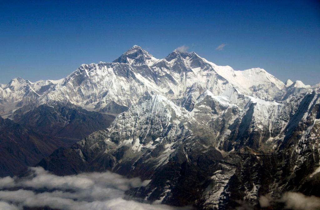 Telia lät sin operatör sätta upp mobilmaster på Mount Everest, men reavinst betalar det svenska bolaget inte.  Foto: Jody Kurash/AP/TT-arkivbild