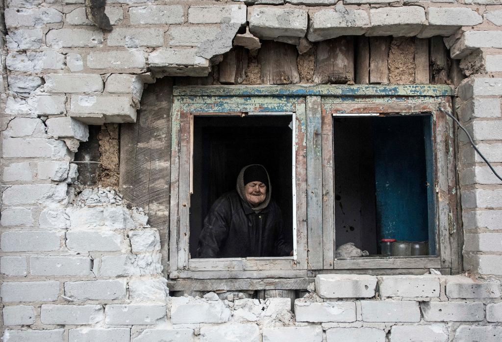 
Förstörelse och strider pågår nästan dagligen. Här Avdiivka i östra Ukraina.   Foto: Evgenij Maloletka/AP/TT-arkivbild
